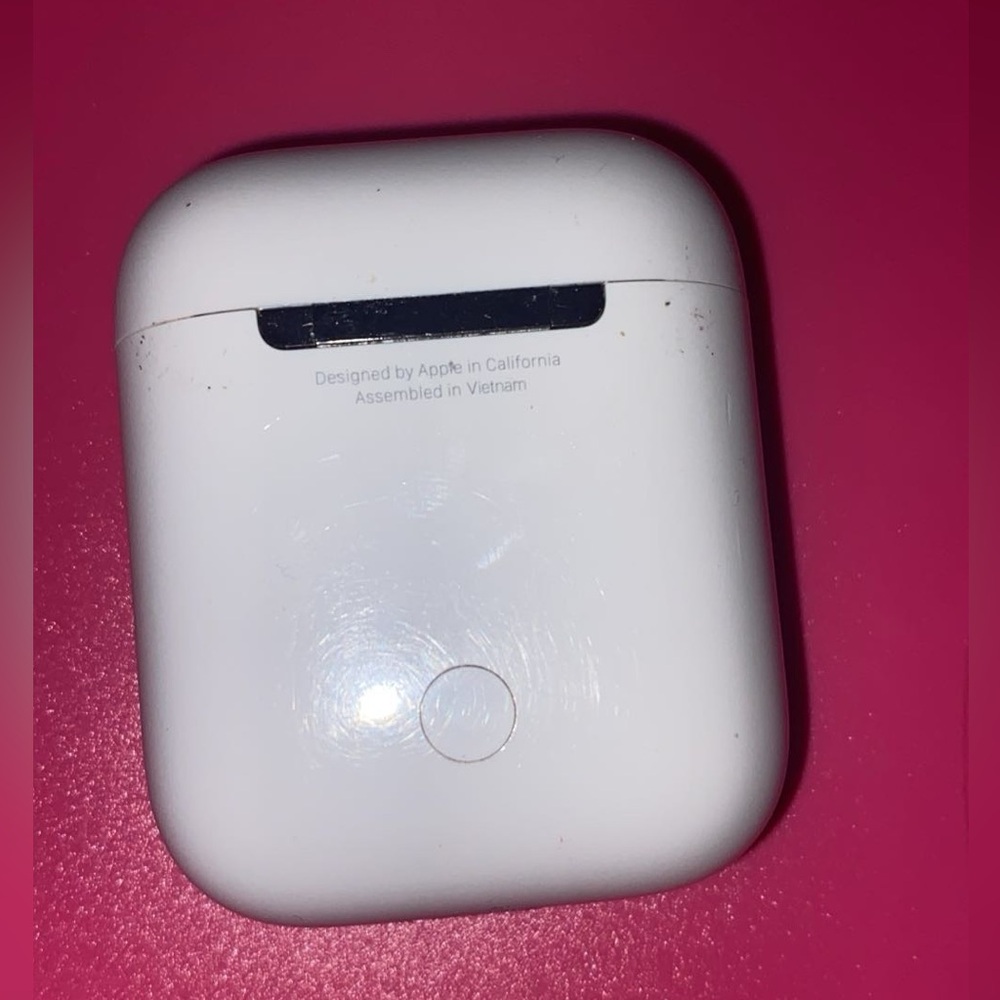 AirPods - Picture 2 of 5